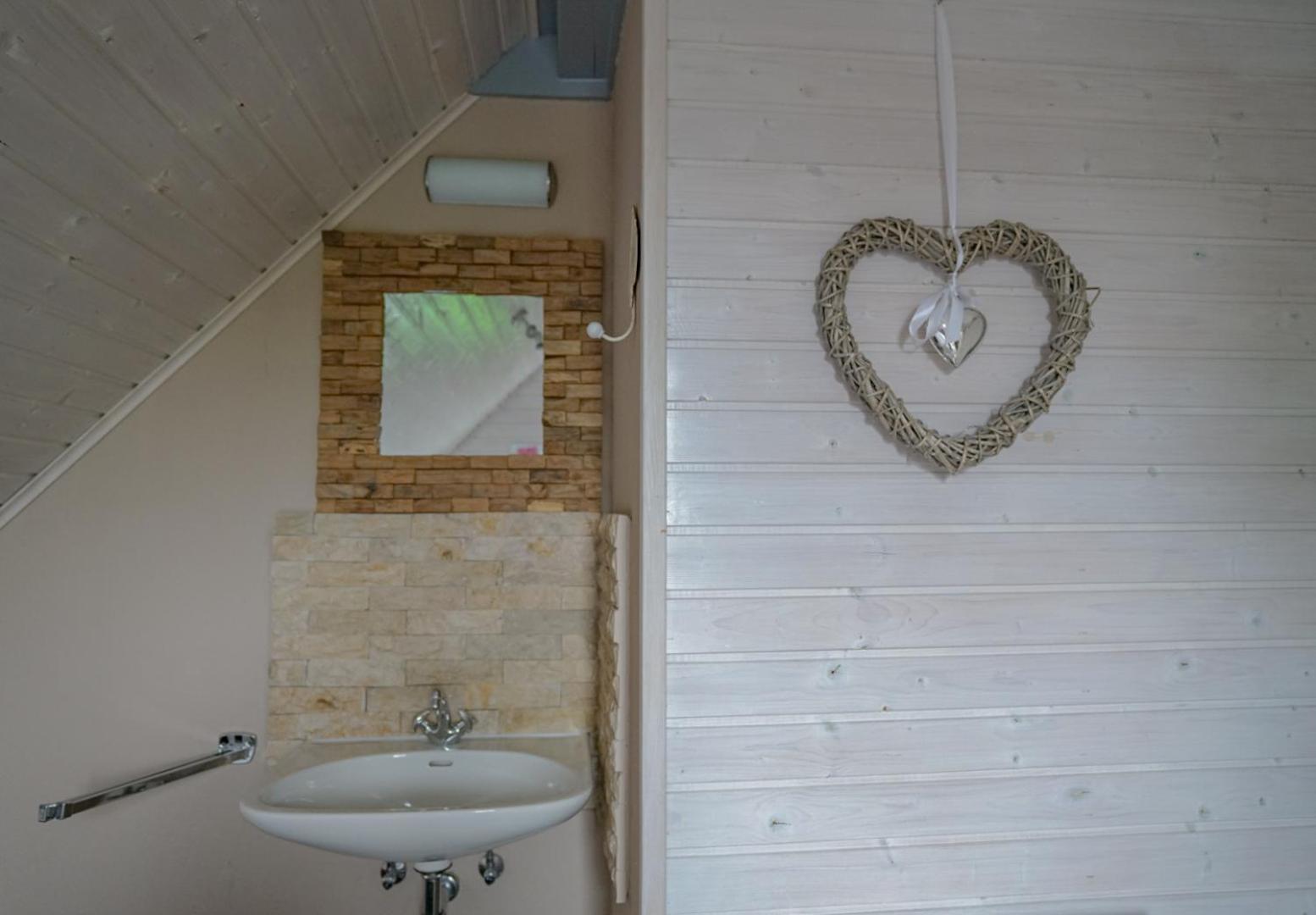 Ferienhaus "Gestiefelter Kater" Am See Im Bergland Kirchheim  Bagian luar foto